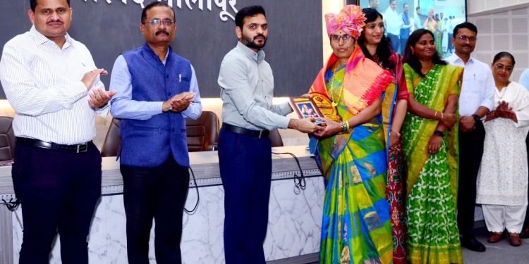 ‘इथे’ झाला जिजाऊ व सावित्रीच्या लेकींचा ‘ सन्मान ‘