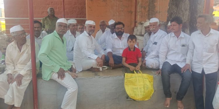 अकोलेच्या ‘अण्णां’ची वाढतेय क्रेझ