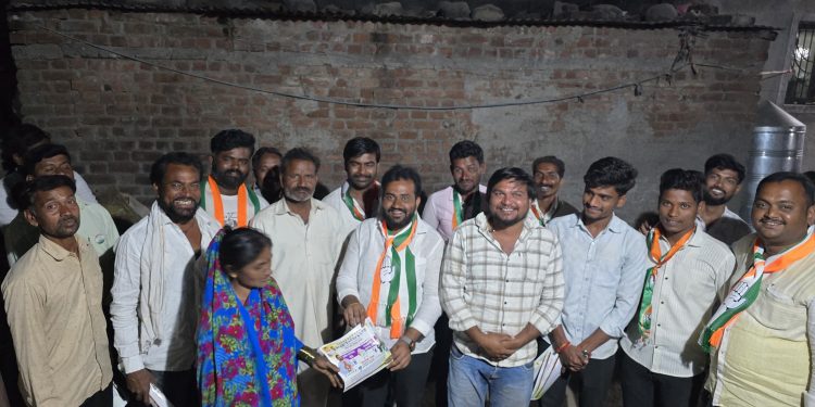 काॅंग्रेसचे अनंत म्हेत्रे यांनी जाणून घेतल्या मतदारांच्या अडचणी