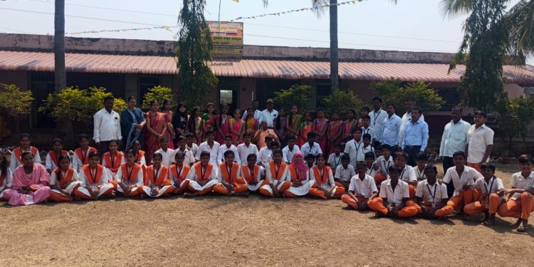 टाकळी येथील दहावीच्या विद्यार्थ्यांना निरोप