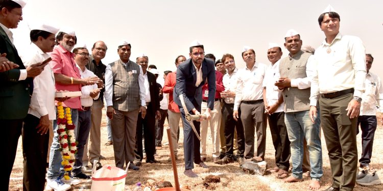 सोलापूर विद्यापीठात जिल्हाधिकार्यांच्या हस्ते कला संकुलाचे उद्घाटन