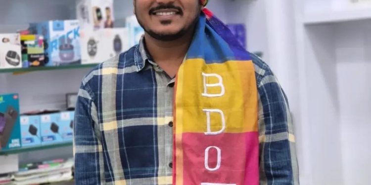 युवकांच्या भवितव्याचा ध्यास घेतलेले मनोज राऊत यांचे प्रेरणादायी कार्य