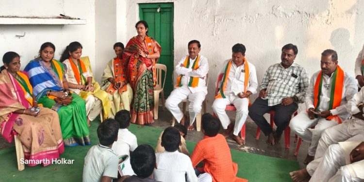 जनसामान्यांच्या समस्यांची जाणिव असणार्‍या सविता उंबरजे यांना निवडून द्या