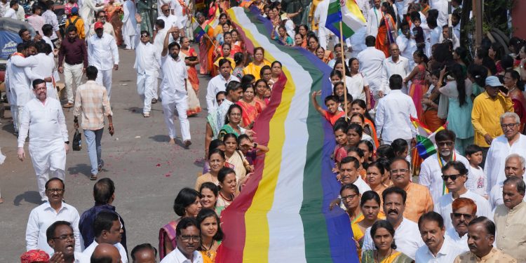 सोलापुरात दिगंबर-श्वेतांबर जैन समाजाची शोभायात्रा 