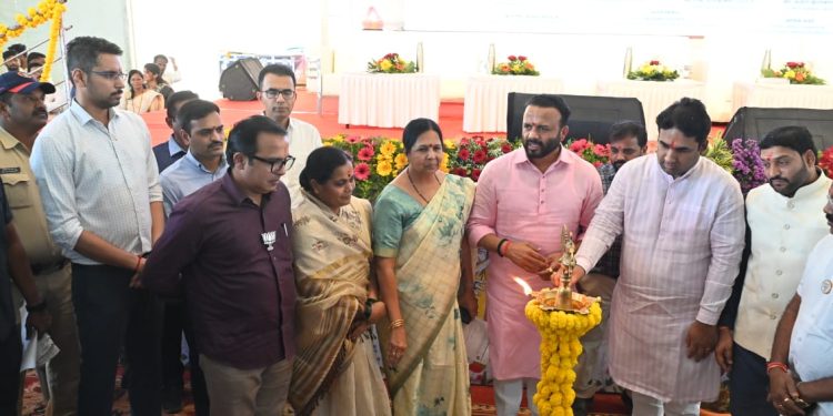 लखपती दीदी बनवण्यासाठी ‘उमेद’माध्यम ठरणार