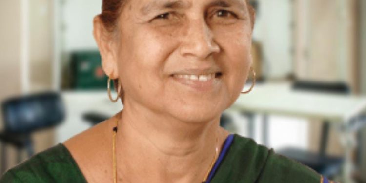 डाॅ. मंदाकीनी आमटे पहिल्या “अहिल्यारत्न पुरस्कारा”चे मानकरी