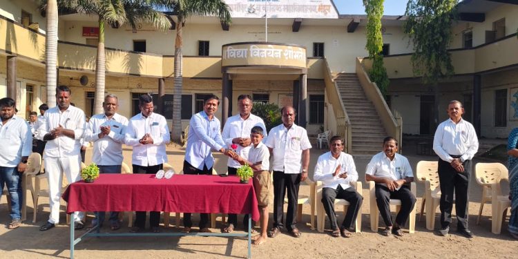 उत्तुंग यश मिळवून नावलौकीक वाढवा.