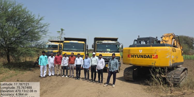 जिल्हाधिकार्‍यांचा अवैद्य मुरूम करणार्‍यांना दणका