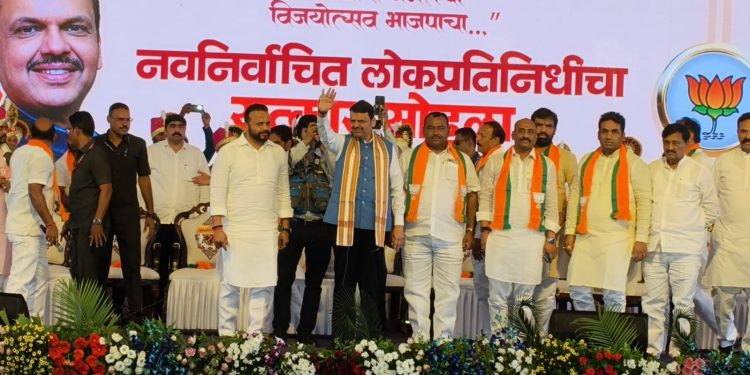 लोकप्रतिनिधींनो, पारदर्शी कामांना प्राधान्य द्या.. मुख्यमंत्र्यांचे लोकप्रतिनीधींना कानपिचक्या