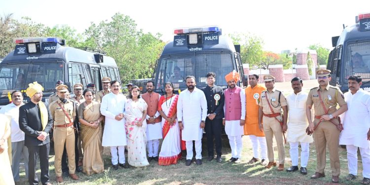 पोलीस दलात नवीन वाहने दाखल