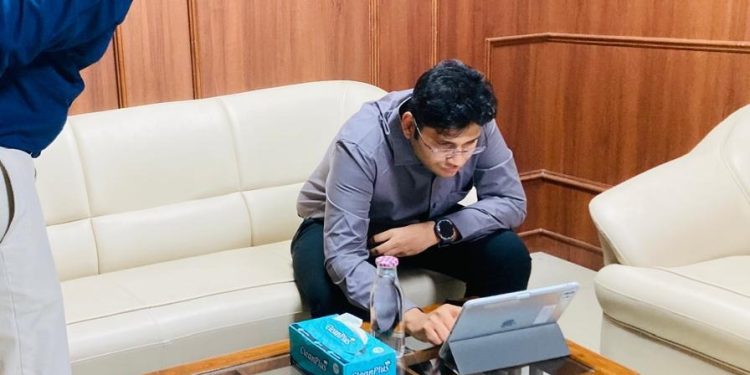 स्वगणना करून जिल्हाधिकार्‍यांनी केले नागरीकांना आवाहन