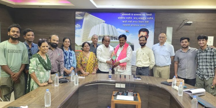 कलाकारांच्या सुचनेनुसार  नाट्यगृह उभारणार .