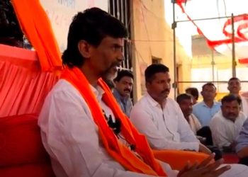 “मेलो तर मेलो..!” रणरणत्या उन्हात मनोज जरांगे यांचा आमरण उपोषणाचा इशारा