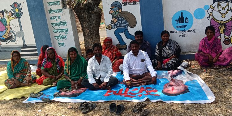 न्यायासाठी भटक्या समाजावर ऊन्हातच उपोषण करण्याची वेळ !