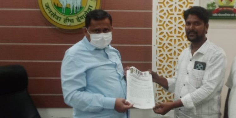 टाकळीतील सिमेंट रस्त्यात घोटाळा ?