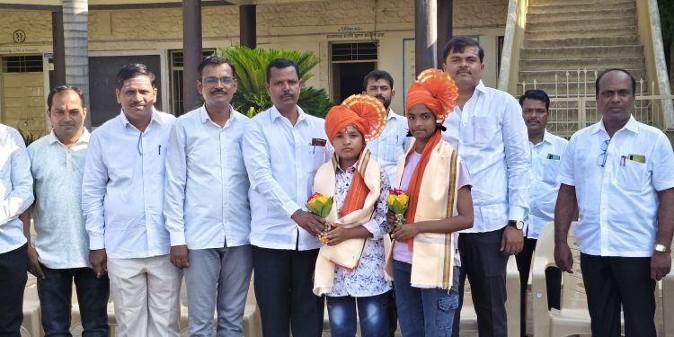 रोहीणी कुंभार मंद्रूप , तर ओजस हुक्केरी येळेगावचा सरपंच !