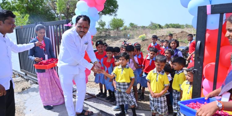 अडसूळ सरांच्या भेटीने मुलांना मिळाली प्रेरणा