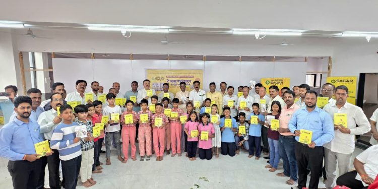 विद्यार्थ्यांच्या स्वप्नांना बळ देण्यासाठी सदैव तत्पर.. महादेव कोगनूरे यांची ग्वाही
