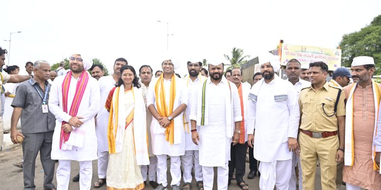 धर्मपुरीत संत ज्ञानेश्वर महाराज पालखीचे पालकमंत्री यांच्याकडून स्वागत