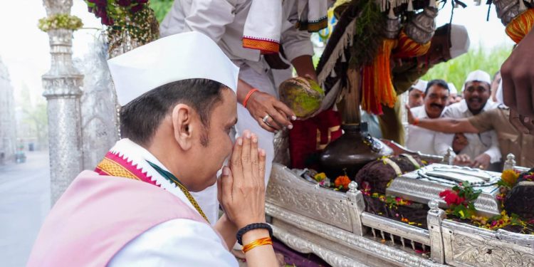 ‘राज्यात सर्वत्र चांगला पाऊस पडू दे, शेतकरी सुखी राहू दे’- मुख्यमंत्र्यांचे साकडे