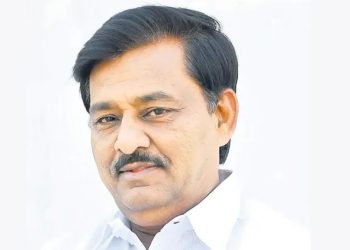 गटसचिवांच्या बेकायदेशीर बदल्या रद्द करा. आमदार देशमुखांचा विभागीय सहनिबंधकांना पत्र