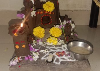 “गुळव्वा” मातीतून जन्मलेला आनंदोत्सव – सोलापूरच्या सीमेवरचा अनोखा बालसण