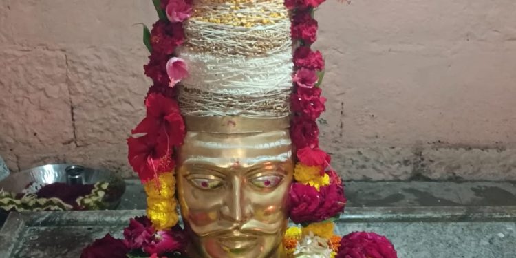 सकळेश्वर देवाला धान्याची पूजा बांधण्याची परंपरा
