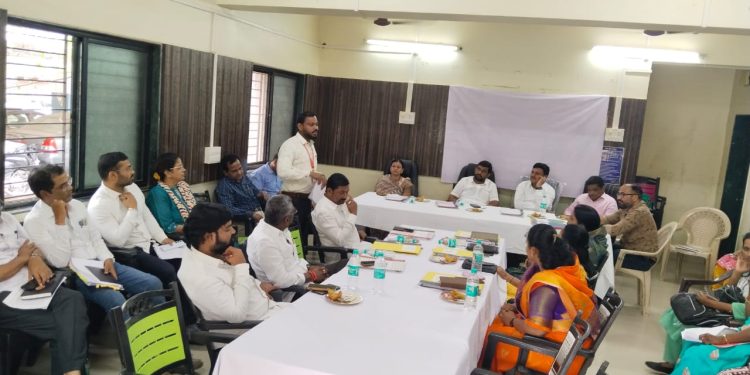 अधिकाऱ्यांनी प्रशासक राज्य संपल्याची जाणीव ठेवून नागरीकांची कामे करावे..,