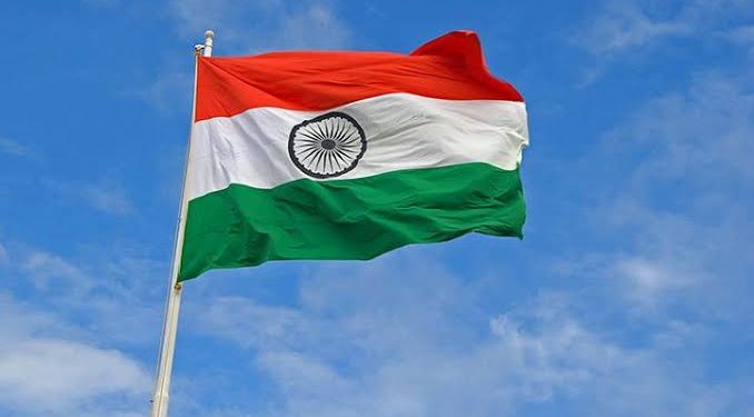 प्लॅस्टिकच्या राष्ट्रध्वज विक्रीस बंदी  राष्ट्रध्वज संहितेचे काटेकोर पालन करावे