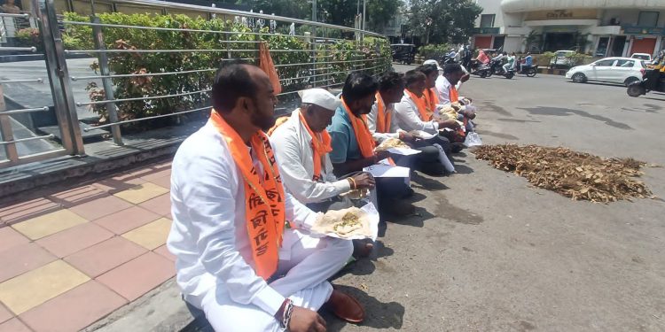 ठेचा भाकरी आंदोलनातून संभाजी ब्रिगेडने दुष्काळाकडे वेधले लक्ष