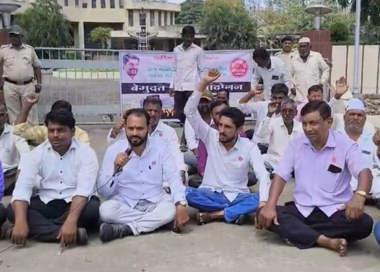 सिद्धेश्वर कारखान्यावर “थकीत उसबीला”साठी आंदोलन
