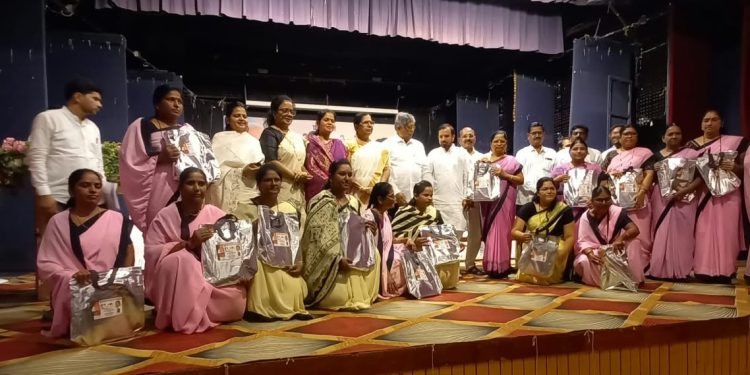 बालकांच्या संगोपनात अंगणवाडी सेविकांची भूमिका महत्त्वाची..